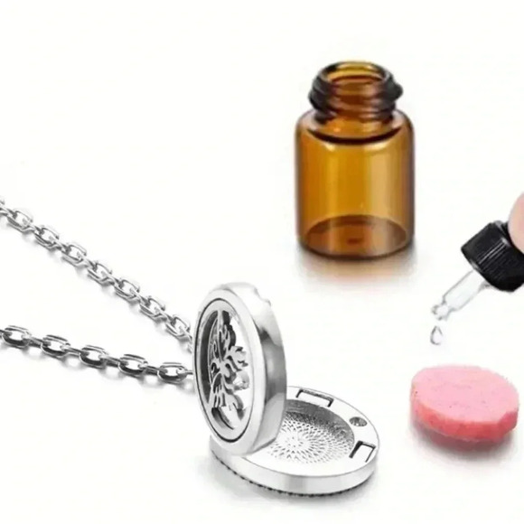 Tree of Life Perfume/Essential Oil Diffusion Stainless Steel Pendant Necklace. - Picture 5 of 12